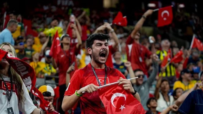 Fan hâm mộ Thổ Nhĩ Kỳ hò hét trong trận đấu thuộc bảng D World Cup 2026 giữa Thổ Nhĩ Kỳ và Australia tại sân vận động BC Place, Vancouver, Canada, ngày 13/6. Ảnh: AA.