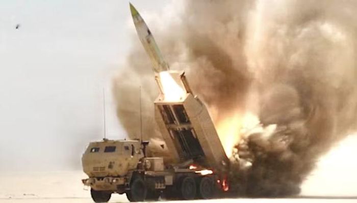 Tên lửa đạn đạo PrSM được phóng từ bệ phóng HIMARS. Ảnh: MW.
