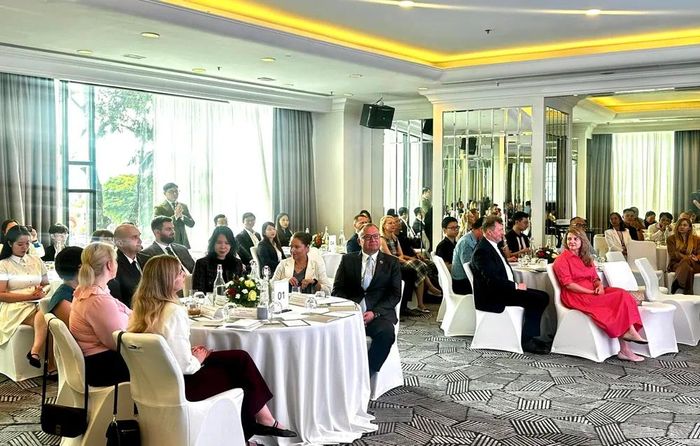 Các đại biểu và doanh nghiệp tham dự chương trình. Ảnh: Thanh Dung