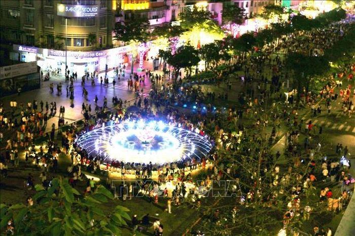 Phố đi bộ Nguyễn Huệ (Quận 1), Tp Hồ Chí Minh. Ảnh: TTXVN