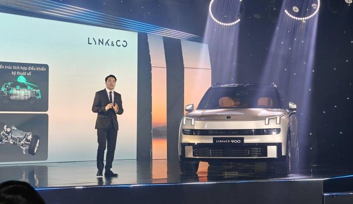 Lynk & Co 900 được phân phối với giá bán lẻ đề xuất 3,069 tỷ đồng.