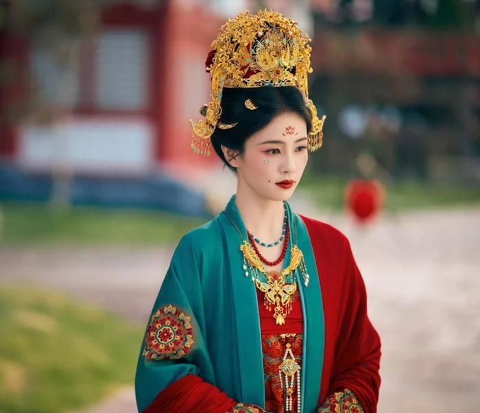 Tạo hình của Bạch Lộc trong Mạc Ly. Ảnh: Weibo 