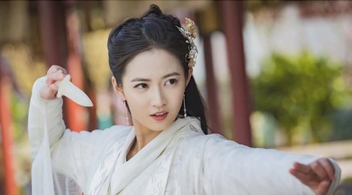 Nếu Hoàng Dung đại diện cho trí tuệ chính thống của võ lâm thì Triệu Mẫn lại nổi bật bởi bản lĩnh chính trị và tài lãnh đạo. 