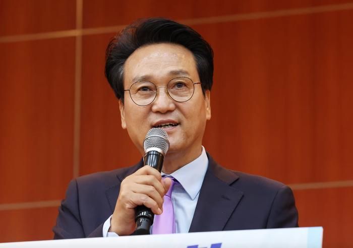 Ông An Min-seok, người được bầu làm giám đốc sở giáo dục tỉnh Gyeonggi tại Hàn Quốc. Ảnh: Chosun