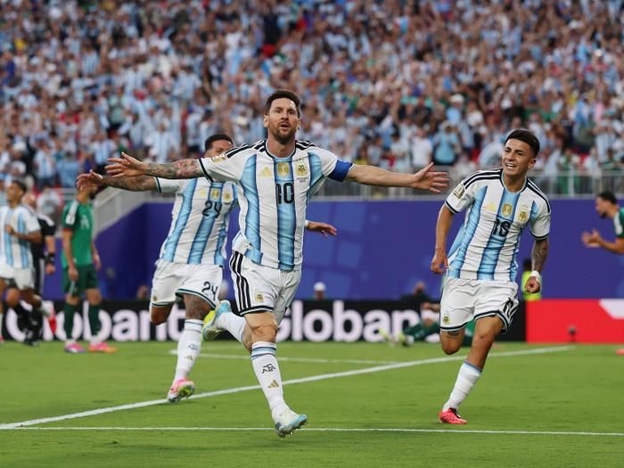 Ngày thi đấu thứ 6 tại World Cup 2026 chứng kiến hàng loạt ngôi sao hàng đầu thế giới ra sân và tỏa sáng. Lionel Messi (Argentina), Mbappe (Pháp) và Haaland (Na Uy) đều có màn khởi đầu ấn tượng tại giải đấu. Ảnh: FIFA