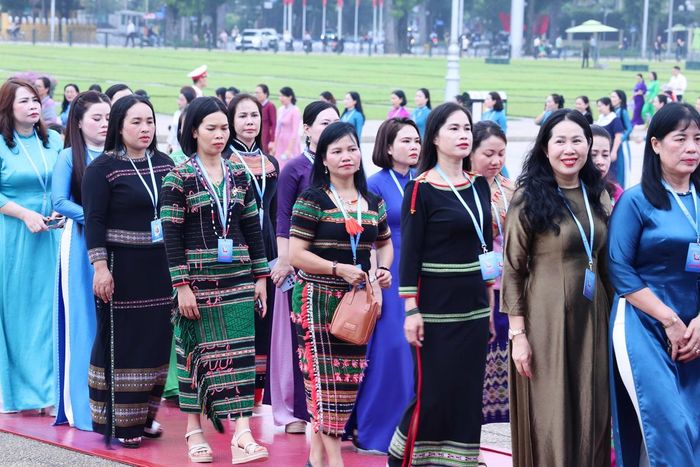 Thay mặt hàng triệu hội viên, phụ nữ cả nước, Đoàn đại biểu nguyện tiếp tục phát huy truyền thống tốt đẹp của phụ nữ Việt Nam, đoàn kết, đổi mới, sáng tạo, quyết tâm thực hiện thắng lợi các mục tiêu Đại hội đại biểu Phụ nữ toàn quốc lần thứ XIV đề ra, góp phần xây dựng đất nước ngày càng phồn vinh, văn minh, hạnh phúc.