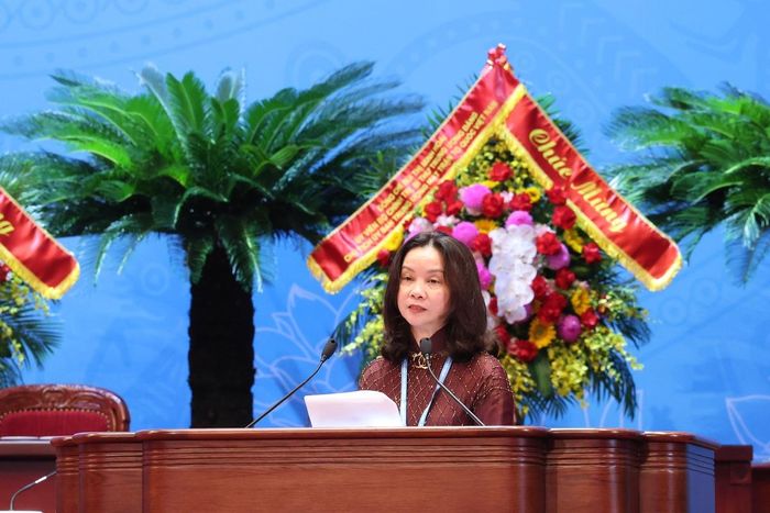 Bà Trần Thu Hương, Chủ tịch Hội LHPN thành phố Hải Phòng, Trưởng Ban thẩm tra tư cách đại biểu, trình bày Báo cáo thẩm tra tư cách đại biểu