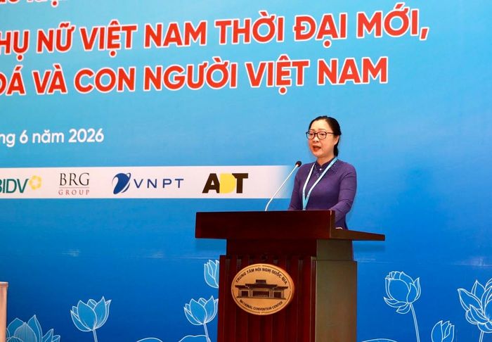 Bà Nguyễn Thị Quyên Thanh, Thứ trưởng Bộ Giáo dục và Đào tạo tham luận tại Phiên thảo luận
