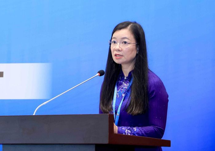 Phó Chủ tịch Hội LHPN Việt Nam Nguyễn Thị Thu Hiền kết luận phiên thảo luận