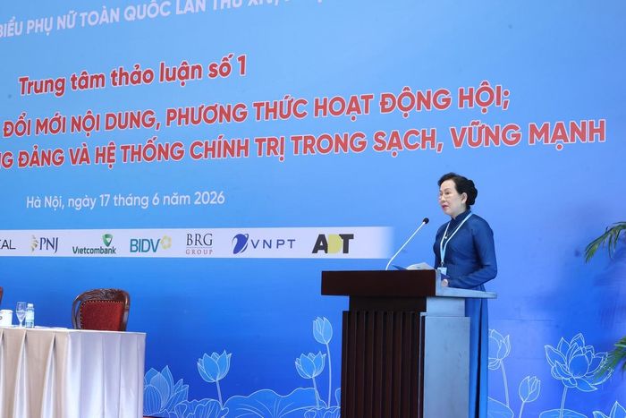 Bà Lê Thị Thủy, Ủy viên TƯ Đảng, Phó Chủ tịch UBTƯ MTTQ Việt Nam, Chủ tịch Hội LHPN Việt Nam, phát biểu kết luận phiên làm việc của Trung tâm thảo luận số 1