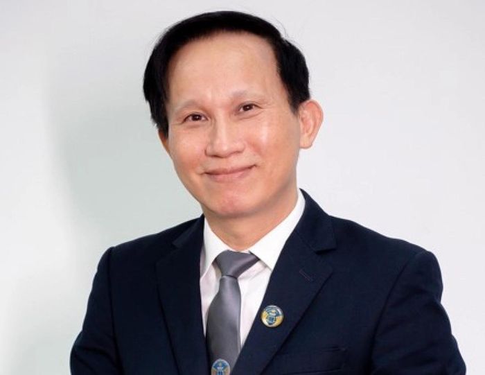 Luật sư Hoàng Văn Hướng, Trưởng văn phòng Luật sư Hoàng Hưng, Ủy viên Hội đồng khen thưởng và kỷ luật Đoàn Luật sư TP. Hà Nội