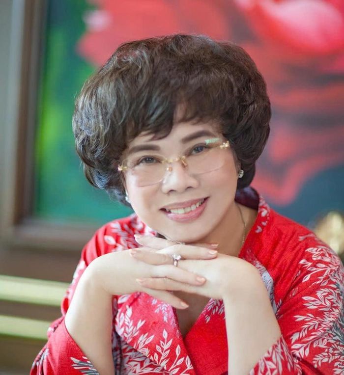 Anh hùng lao động Thái Hương, Chủ tịch Hiệp hội Nữ doanh nhân Việt Nam, Tổng Giám đốc Ngân hàng TMCP Bắc Á, Chủ tịch Hội đồng Chiến lược Tập đoàn TH.