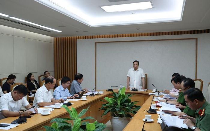 Phó Thủ tướng Thường trực Phạm Gia Túc làm việc với Bộ Công Thương và các bộ, ngành liên quan về tình hình triển khai Nghị quyết 57/NQ-TW của Bộ Chính trị. Ảnh: VGP