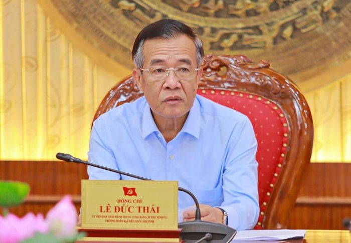 Đồng chí Lê Đức Thái, Ủy viên Trung ương Đảng, Bí thư Tỉnh ủy, Trưởng Đoàn ĐBQH tỉnh chủ trì Hội nghị Ban Thường vụ Tỉnh ủy lần thứ 32.