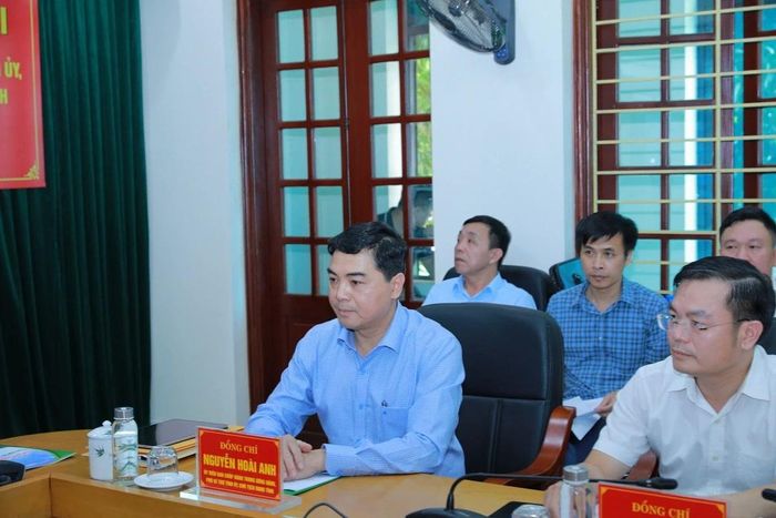 Chủ tịch UBND tỉnh Nguyễn Hoài Anh dự buổi làm việc.