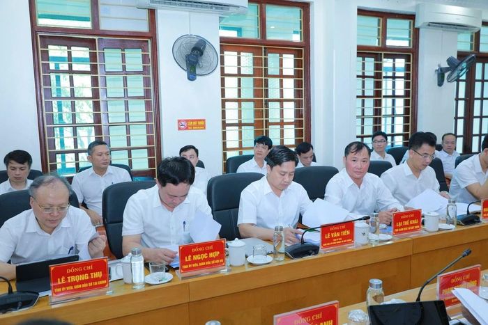 Đại biểu dự buổi làm việc.