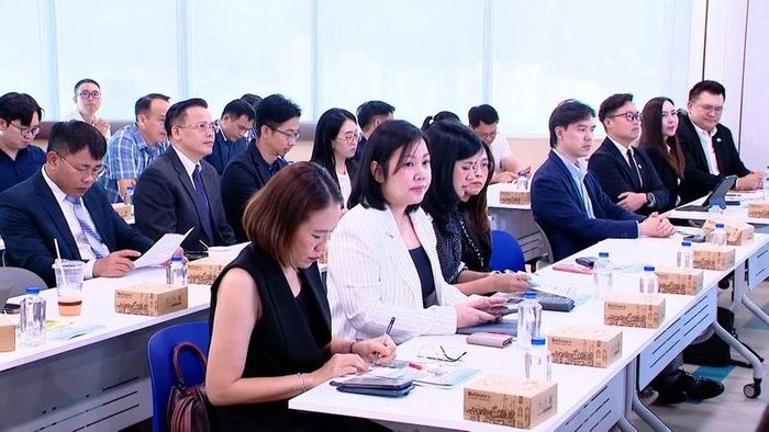 Các đại biểu, doanh nghiệp dự buổi tọa đàm.