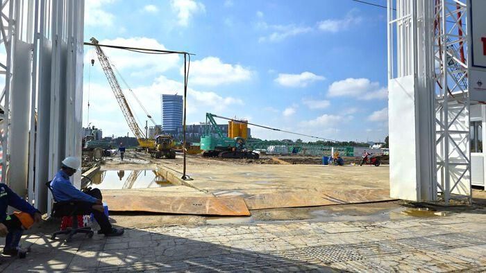 Bên trong khu vực thi công dự án hiện nay.