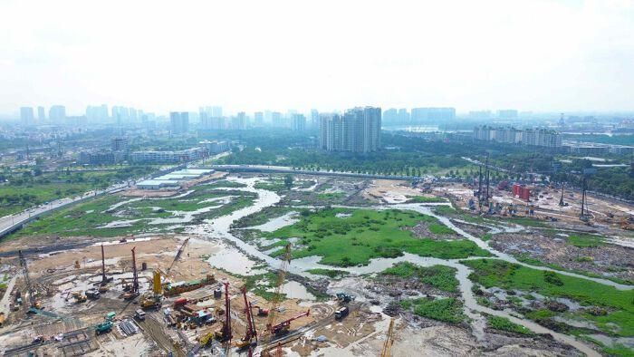 Phân khu 2 - Do Dân có chiều dài 200 m, rộng 155 m, quy mô khoảng 3,2 ha và phân khu 3 - Vì Dân có chiều dài quảng trường khoảng 350 m, rộng 245 m, quy mô khoảng 6,6 ha cho riêng diện tích Quảng trường, cùng với Tòa nhà Trung tâm hành chính, Nhà hát kết hợp trung tâm hội nghị - biểu diễn. Không gian này có thể tổ chức lễ diễu binh, diễu hành cấp quốc gia trong các sự kiện lớn của cả nước và TP HCM.