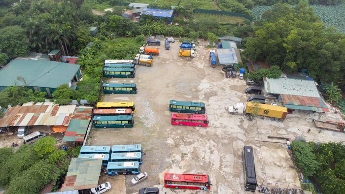 Khu đất dự án đang được khai thác làm bãi đỗ xe. (Ảnh: Tiến Dũng).