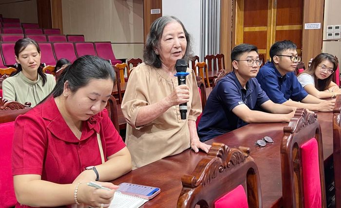 Đại biểu Nguyễn Thị Bé Vân phát biểu ý kiến.