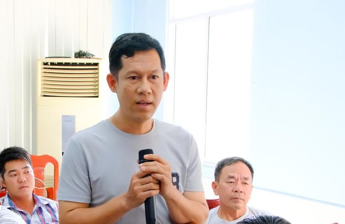 Đại diện hộ kinh doanh phát biểu ý kiến tại diễn đàn.