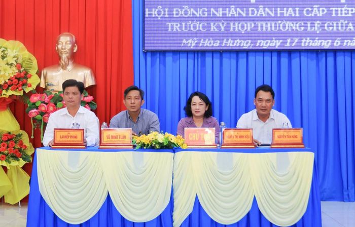 Tổ đại biểu số 17 HĐND hai cấp tiếp xúc cử tri.