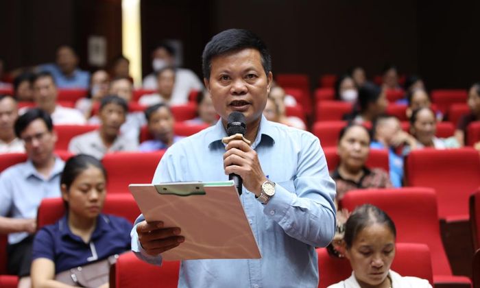 Cử tri xã Tân Yên nêu ý kiến.