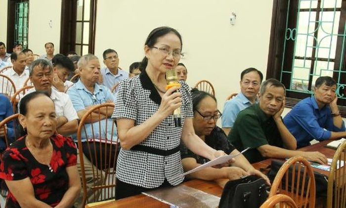  Cử tri thôn Vân Khám nêu ý kiến tại hội nghị. 