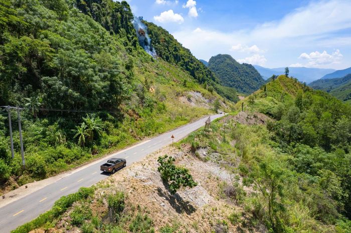 Đường lên miền núi có nguy cơ sạt lở cao trước thời tiết mưa cực đoan. Ảnh: KHẢI KHIÊM