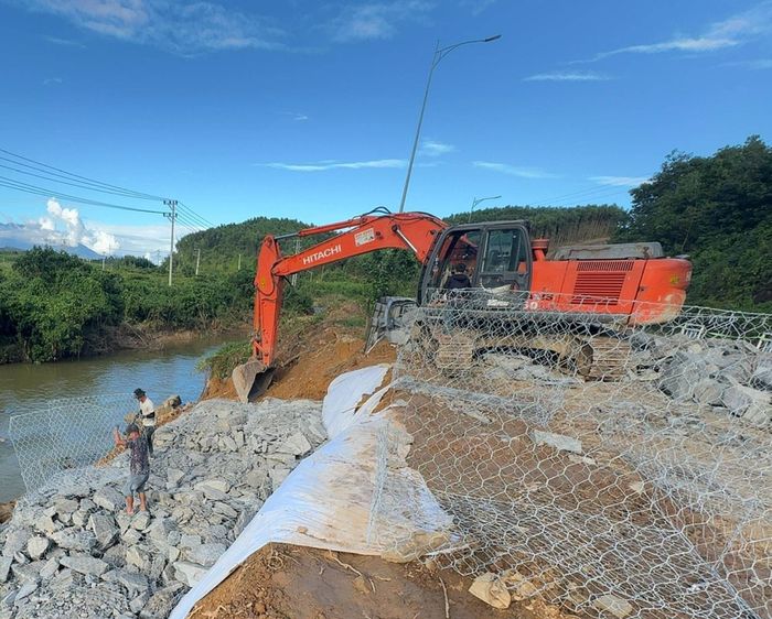 Kè khắc phục sạt lở trên tuyến ĐT602, đoạn qua xã Bà Nà. Ảnh: KHẢI KHIÊM