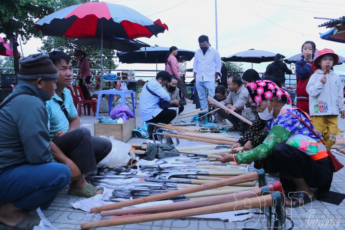 Chợ phiên Keo Lôm tổ chức vào thứ 7 hàng tuần, thu hút khách du lịch, quảng bá các sản phẩm nông sản đặc trưng của địa phương.