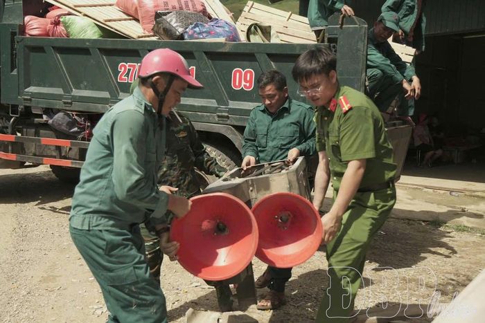 Nhiều tài sản của người dân vùng sạt lở được chính quyền xã Nậm Nèn di dời kịp thời.