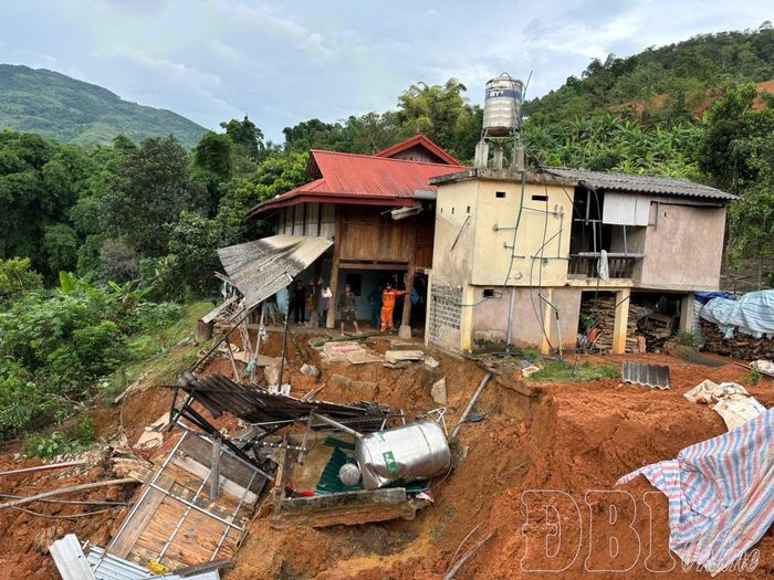 Gia đình ông Lò Văn Thọ, bản Nậm Nèn 1 sạt lở sau đợt mưa lớn kéo dài.