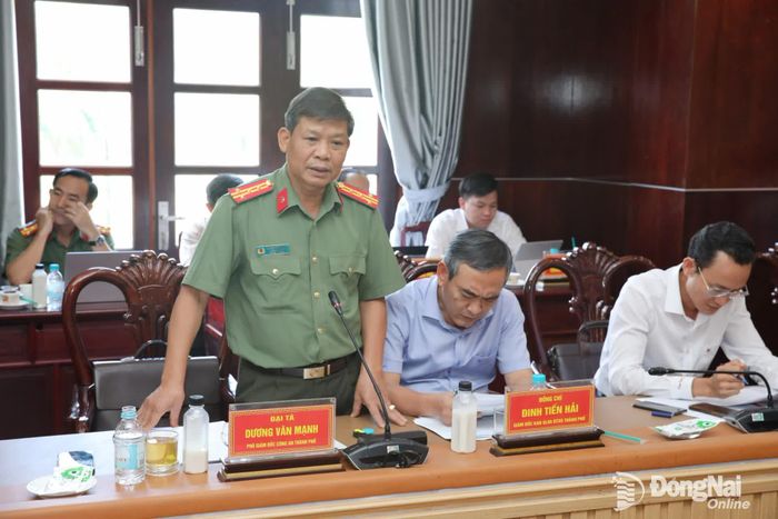 Các đơn vị, sở ngành trao đổi tại buổi làm việc. Ảnh: Trương Hiện