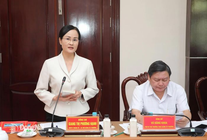 Ủy viên Ban Thường vụ Thành ủy, Bí thư Đảng ủy, Chủ tịch HĐND phường Bình Phước Giang Thị Phương Hạnh phát biểu tại buổi làm việc. Ảnh: Trương Hiện