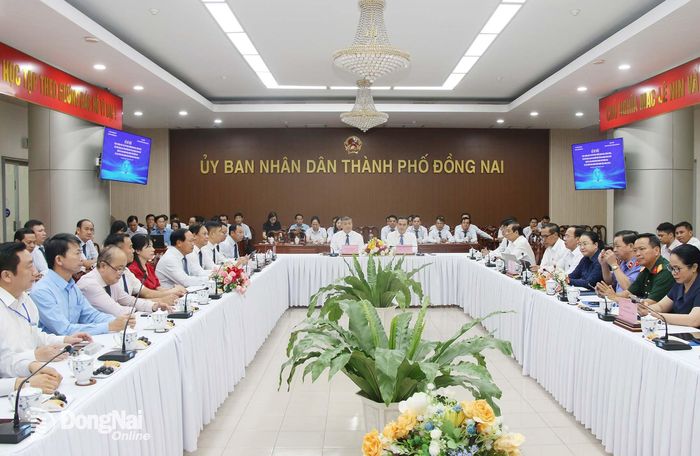 Các đại biểu tham dự lễ ký kết. Ảnh: Hải Quân