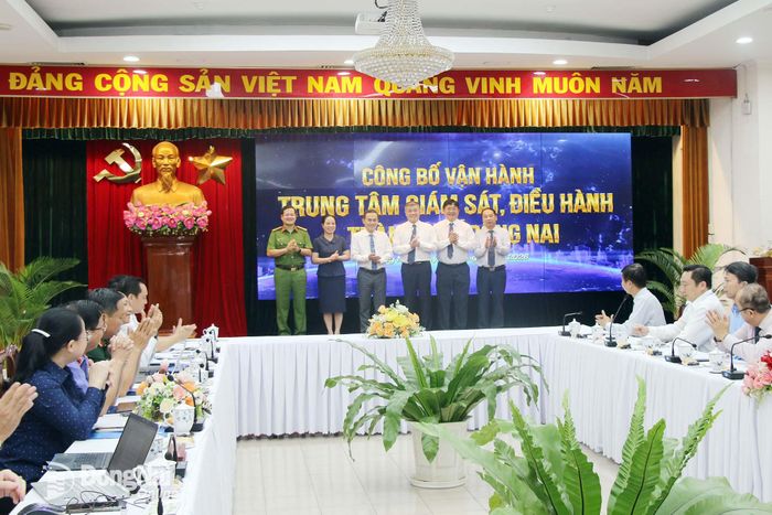 Hoạt động công bố vận hành Trung tâm Giám sát, điều hành (IOC) thành phố Đồng Nai nằm trong lễ ký kết thỏa thuận hợp tác giữa UBND thành phố Đồng Nai và Tập đoàn VNPT. Ảnh: Hải Quân