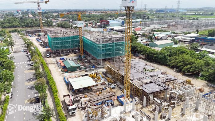 Một dự án nhà ở xã hội đang thi công tại phường Long Thành. Ảnh: TL