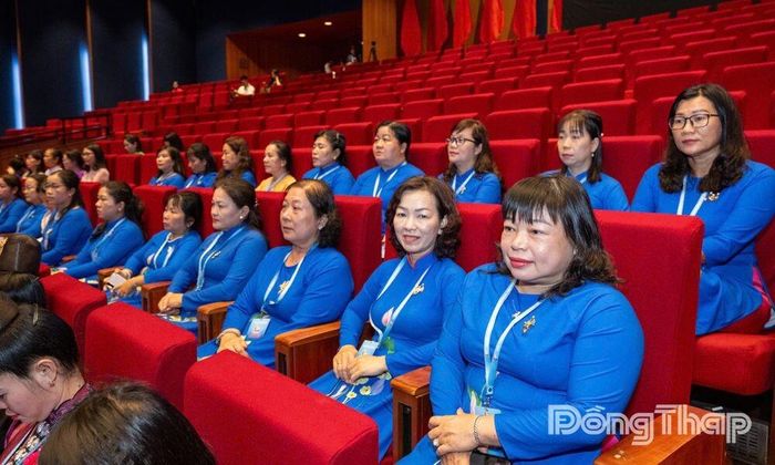 Đoàn đại biểu Phụ nữ tỉnh Đồng Tháp tham dự Đại hội đại biểu Phụ nữ toàn quốc lần thứ XIV.