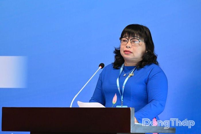 Chủ tịch Hội Liên hiệp Phụ nữ tỉnh Đồng Tháp Thái Ngọc Bảo Trâm phát biểu tham luận tại Đại hội đại biểu Phụ nữ toàn quốc lần thứ XIV.