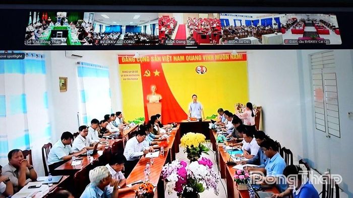 Phó Chủ tịch UBND tỉnh Huỳnh Minh Tuấn phát biểu chỉ đạo tại điểm cầu UBND xã Tân Thành.