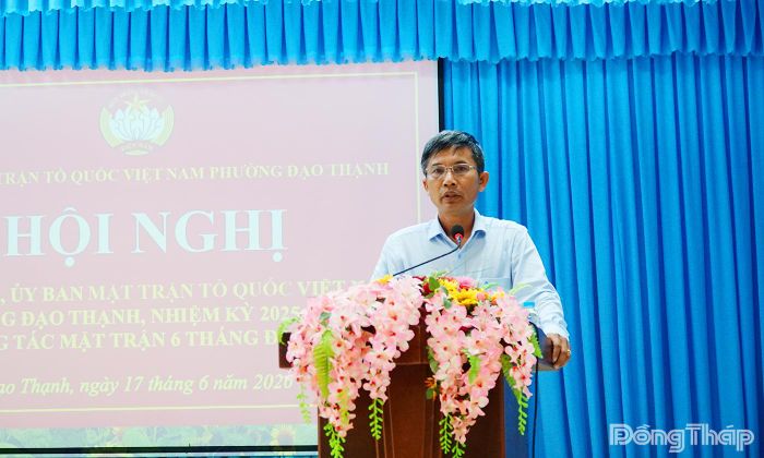 Đồng chí Trịnh Văn Lợi, Bí thư Đảng ủy phường Đạo Thạnh phát biểu tại hội nghị.
