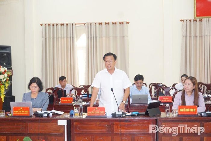 Đồng chí Nguyễn Phước Thiện, Tỉnh ủy viên, Phó Chủ tịch UBND tỉnh Đồng Tháp phát biểu thảo luận tại buổi làm việc.