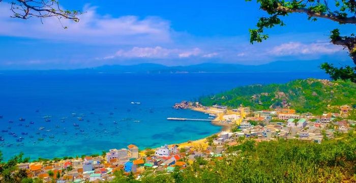  Xã đảo Nhơn Châu không chỉ thu hút du khách bởi cảnh quan thiên nhiên nguyên sơ, mà còn có nét đẹp đời sống văn hóa bản địa. Ảnh: Ngọc Nhuận 