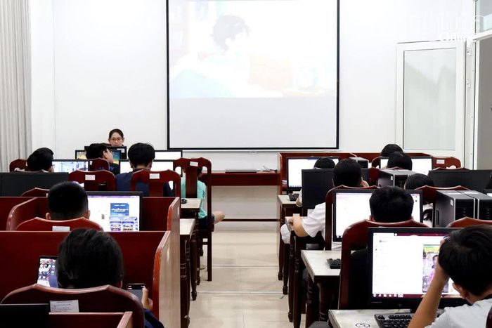 Buổi học “Hướng dẫn tạo nhạc và giọng đọc bằng AI" tại Thư viện tỉnh (cơ sở 2).