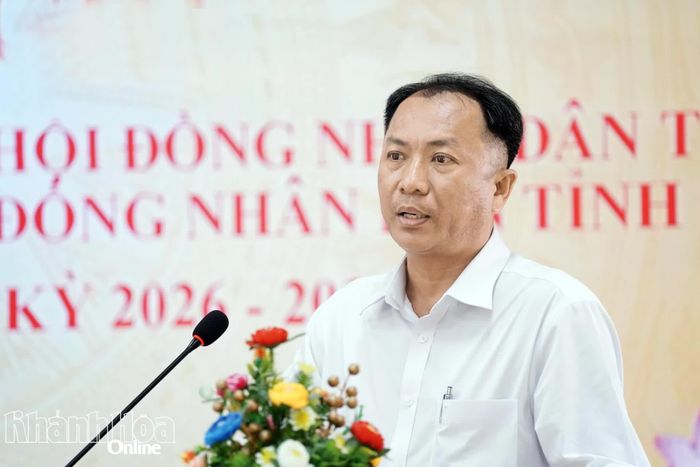 Ông Ngô Đăng Khoa - Phó Chủ tịch HĐND xã Diên Lâm làm rõ một số vấn đề cử tri quan tâm.