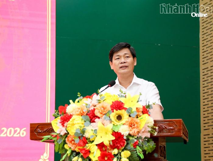 Lãnh đạo UBND phường Phan Rang giải tình một số vấn đề thuộc thẩm quyền của địa phương.