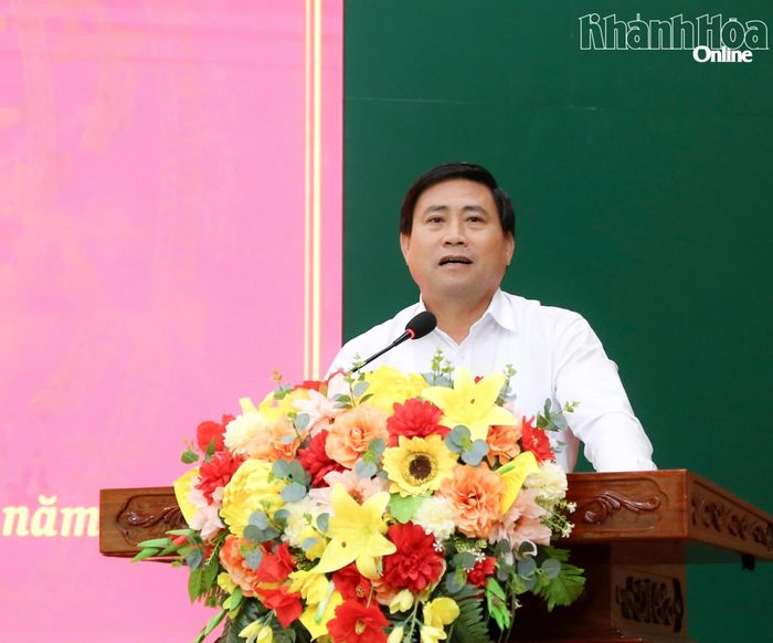 Đồng chí Lâm Đông phát biểu tại buổi tiếp xúc cử tri.