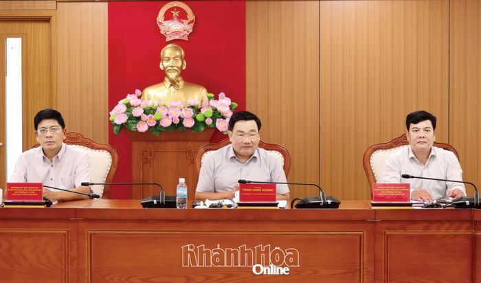 Đồng chí Trịnh Minh Hoàng chủ trì buổi làm việc.